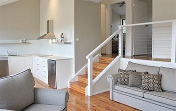 Wine Country Villas - Brisbane Tourism 1
