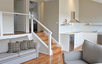 Wine Country Villas - Brisbane Tourism 5