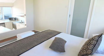 Wine Country Villas - Brisbane Tourism 34
