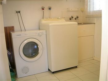 Australian Home Away @ Doncaster Grange Park - Brisbane 4u 3