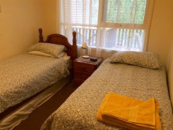 Australian Home Away @ Doncaster Grange Park - Brisbane 4u 6
