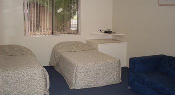 El Lago Waters Tourist Park - Brisbane 4u 5