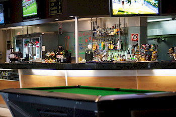 High Flyer Hotel - Brisbane 4u 1