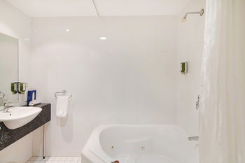 Quality Suites Boulevard On Beaumont - Tourism Brisbane 21