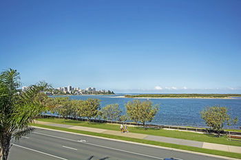 Sandy Shores Luxury Holiday Units - Tourism Brisbane 20