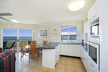 Sandy Shores Luxury Holiday Units - Tourism Brisbane 40