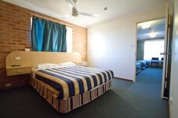 Branxton House Motel, Hunter Valley - Brisbane 4u 5