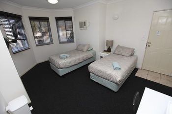 Across Country Motel And Serviced Apartments - Brisbane 4u 17