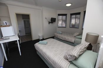 Across Country Motel And Serviced Apartments - Brisbane 4u 19