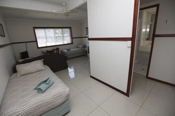 Across Country Motel And Serviced Apartments - Brisbane 4u 21