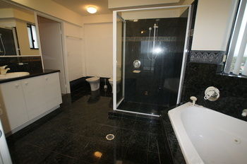 Windward Passage Holiday Apartments - Tourism Brisbane 16