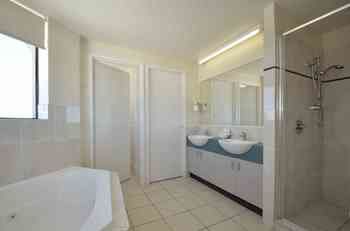 Windward Passage Holiday Apartments - Tourism Brisbane 72