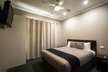 Akuna Motor Inn And Apartments - Brisbane 4u 9