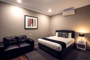 Akuna Motor Inn And Apartments - Brisbane 4u 13