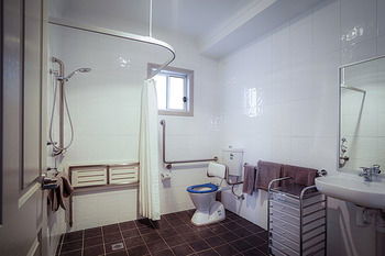 Akuna Motor Inn And Apartments - Brisbane 4u 15