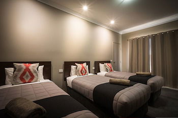 Akuna Motor Inn And Apartments - Brisbane 4u 22