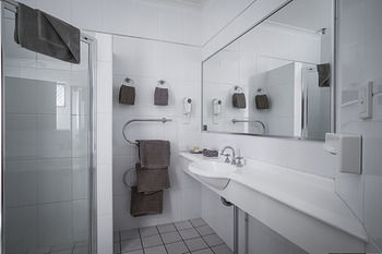 Akuna Motor Inn And Apartments - Brisbane 4u 23