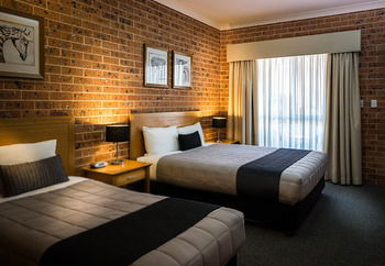 Akuna Motor Inn And Apartments - Brisbane 4u 24