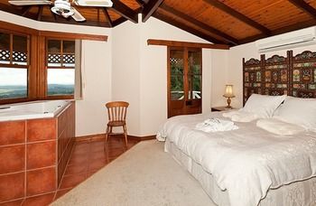 Treetops Accommodation Montville - Brisbane 4u 23