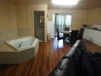 Treetops Accommodation Montville - Brisbane 4u 43