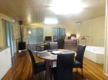 Treetops Accommodation Montville - Brisbane 4u 44