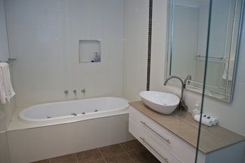 Yarra Glen Racecourse Apartments - Brisbane Tourism 11