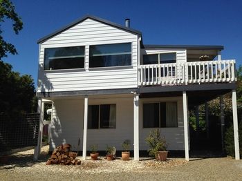 Yarraglen BnB - Brisbane Tourism 24