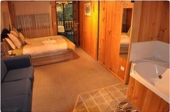Peppertree Cottage - Tourism Brisbane 4