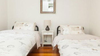 Eltham Retreat - Brisbane Tourism 7