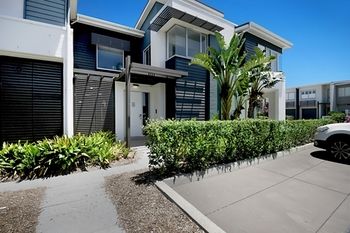 Magenta Studio Room - Tourism Brisbane 0