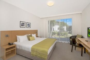 Magenta Studio Room - Tourism Brisbane 7