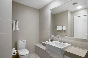 Magenta Studio Room - Tourism Brisbane 9