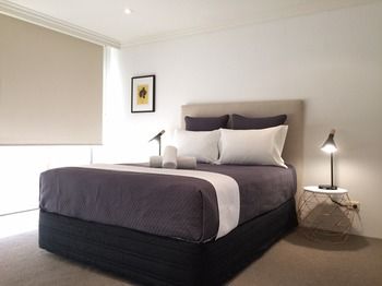 Neutral Bay 46 Young Furnished Apartment - Brisbane 4u 2
