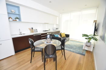 Neutral Bay 4 Young Furnished Apartment - Tourism Brisbane 11