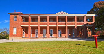 The Hallows Accommodation - Brisbane 4u 4