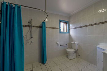 CBD Accommodation Tamworth - Brisbane 4u 0