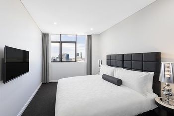 Meriton Serviced Apartments Church Street - Brisbane 4u 14
