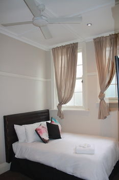 Annandale Hotel - Brisbane 4u 6