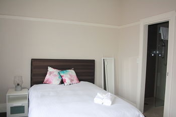 Annandale Hotel - Brisbane 4u 7