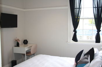 Annandale Hotel - Brisbane 4u 9