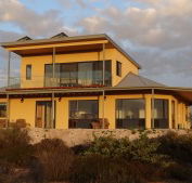 Dolphin Holiday House - Tourism Brisbane