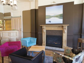 Kermandie Waterfront Hotel - Brisbane Tourism 1