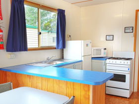 Discovery Holiday Parks  Hadspen Cosy Cabins - Tourism Brisbane 1