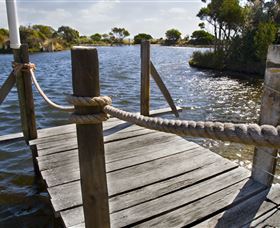 Stanley Lakeside Spa Cabins - Brisbane 4u 3