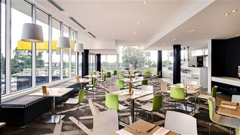 Atura Dandenong - Brisbane 4u 2