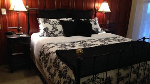 Carlyle House Rutherglen - Tourism Brisbane 1