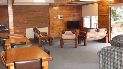 Feathertop Chalet - Tourism Brisbane 4