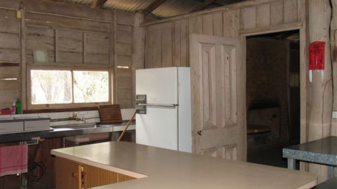 TreeTops Log Cabin - Tourism Brisbane 1