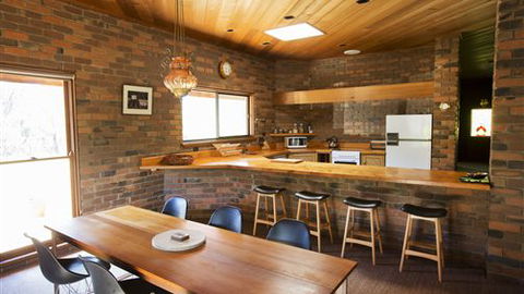 The Eagles Nest - Tourism Brisbane 0