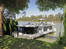 Boats And Bedzzz - The Murray Dream Self-contained Moored Houseboat - Tourism Brisbane 0